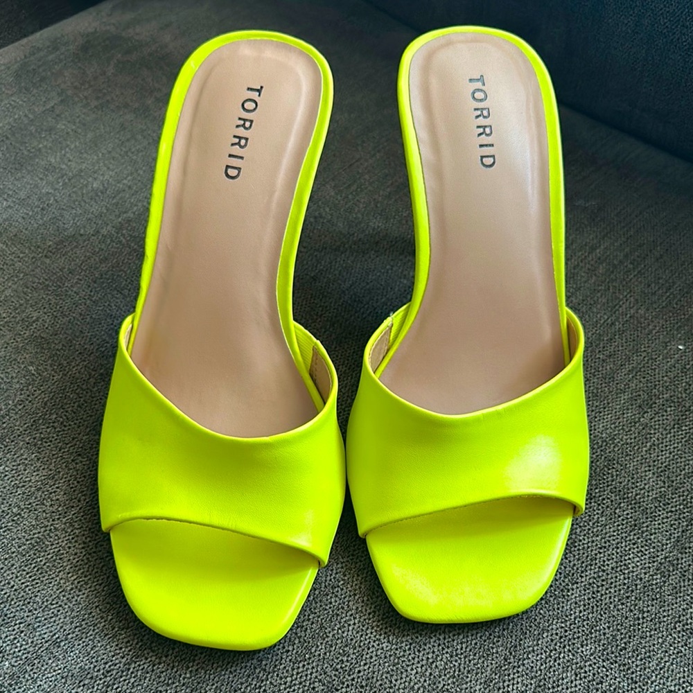 TORRID Neon yellow/green Barbie heels size 9WW. Fits a regular size 10